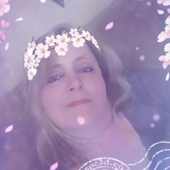 Meet your Posher, Lorri - Picture 2 of 6